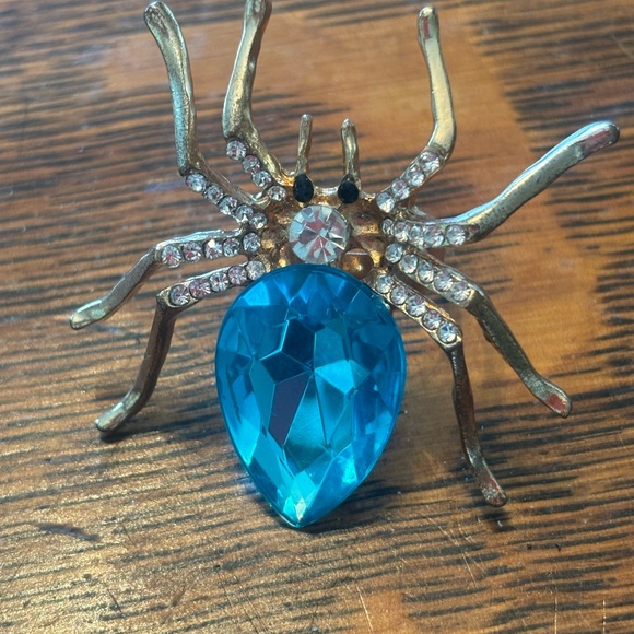 Gold Spider Ring with Blue Gem - Picture 5 of 9